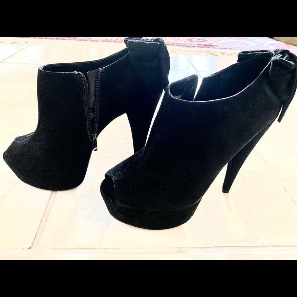 Peep toe black booties Jessica Simpson
